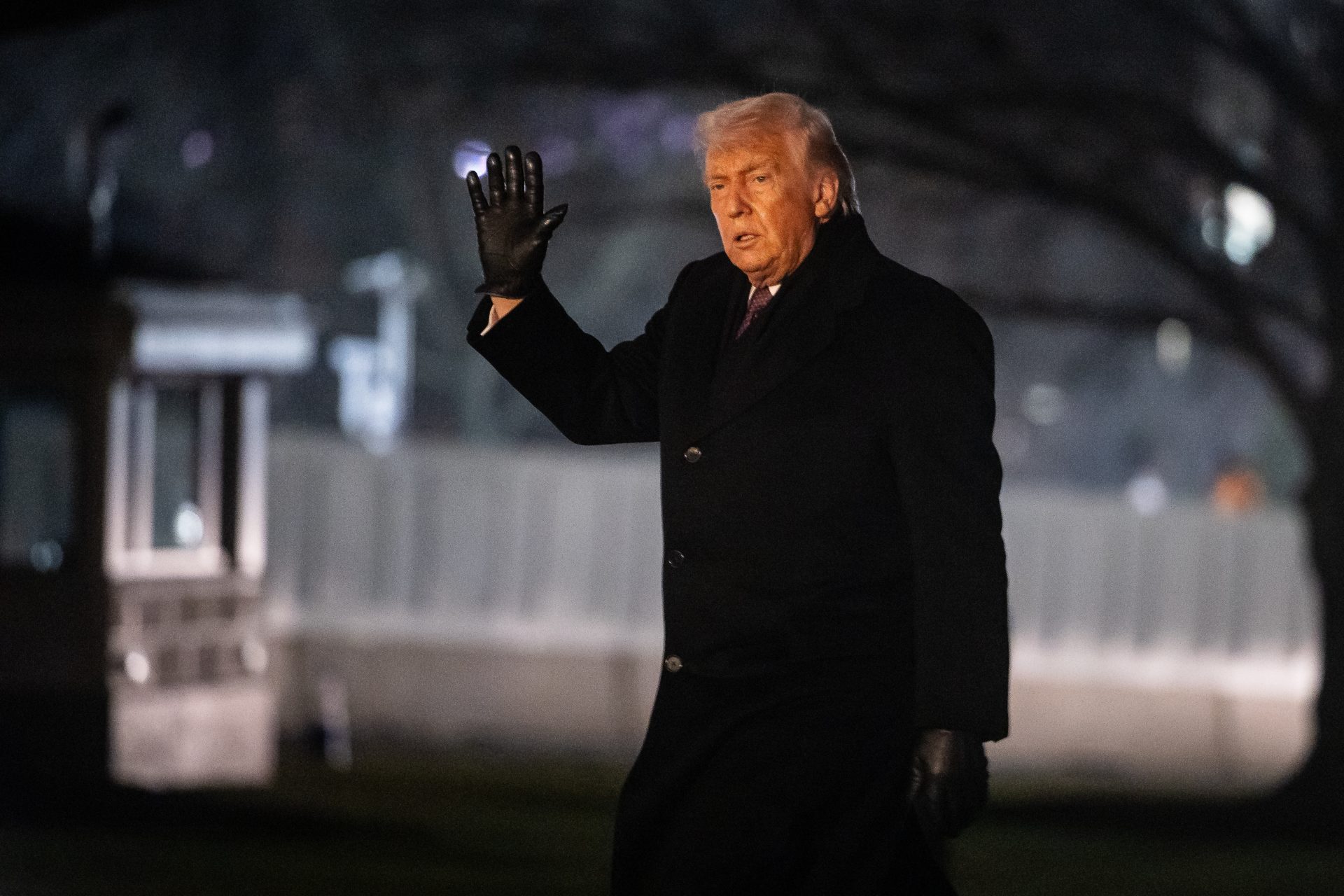 Washington (United States), 23/01/2026.- US President Donald Trump walks on the South Lawn of the White House after disembarking from Marine One in Washington, DC, USA, 22 January 2026. EFE/EPA/Francis Chung / POOL