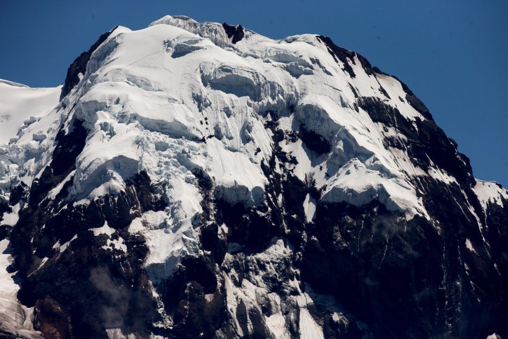 Fotografía fechada el 15 de febrero del 2019 del Volcán Antisana, que cuenta con una cobertura glaciar y está ubicado en la provincia de Napo (Ecuador). EFE/José Jácome