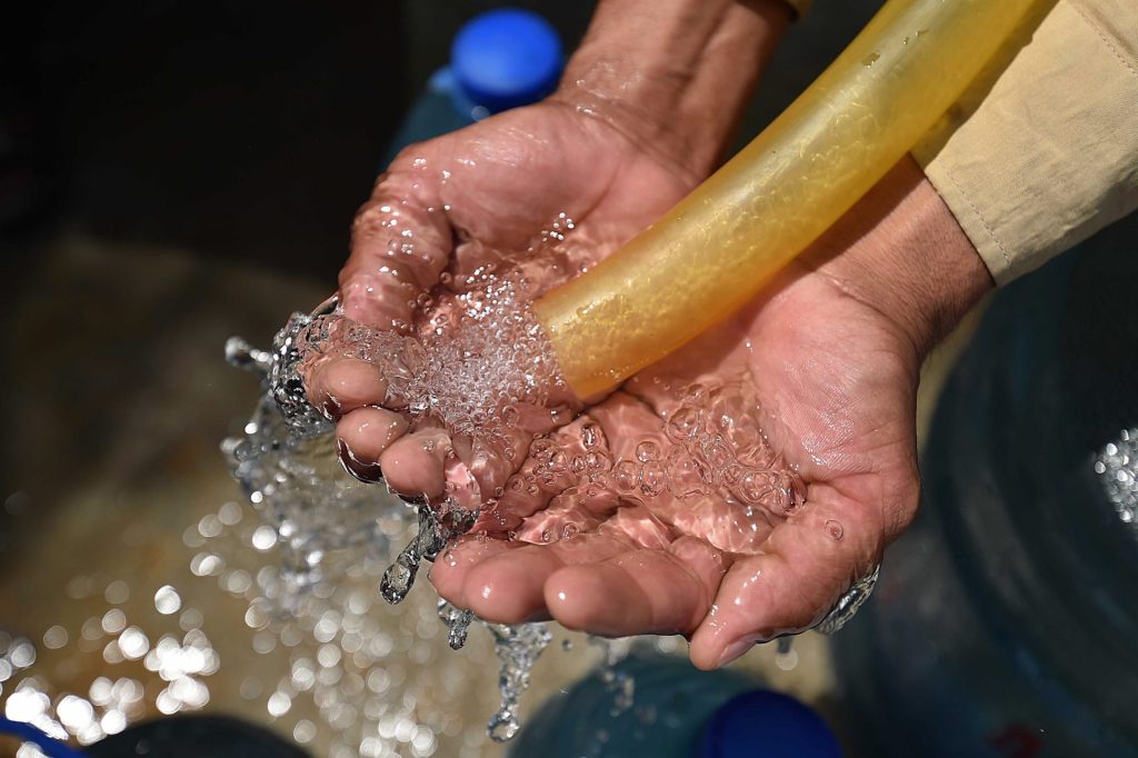Karachi (Pakistan), 18/03/2024.- A person cups their hands under running water from a community tap ahead of World Water Day in Karachi, Pakistan, 18 March 2024 (issued 21 March 2024). Pakistan is facing a dire water scarcity crisis, ranking 14th among the world's most at-risk countries. With over 80 percent of the population experiencing severe water shortages for at least one month each year, the situation is exacerbated by the overdrawn groundwater resources, primarily for irrigation purposes. If the current trajectory continues, the entire country may confront water scarcity by 2025, a report by the Pakistan Institute of Development Economics said. Pakistan relies heavily on water inflows from India, with only two-thirds of available water being utilized while a significant portion is lost or wasted. World Water Day is observed annually on 22 March to highlight the global need for access to safe and clean water. EFE/EPA/SHAHZAIB AKBER