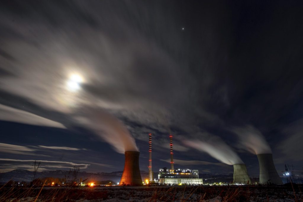 Bitola (Republic Of North Macedonia), 27/11/2023.- Smoke rises from the chimneys of the thermal power station 'REK BITOLA', North Macedonia's largest producer of electric energy, near Bitola, Republic of North Macedonia, 27 November 2023 (issued 29 November 2023). According to the European Bank for Reconstruction and Development (EBRD) program, 40 percent of North Macedonia'Äôs electricity production relies on coal. The country will launch a platform to support just energy transition and coal phase-out by 2030, the EBRD added. The project is expected to be announced during the upcoming COP28 climate talks in Dubai. EFE/EPA/GEORGI LICOVSKI