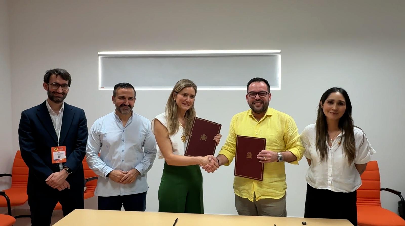 España y Colombia renuevan su Memorando de Entendimiento en la transición energética justa y la descarbonización del sector energético. © Miteco