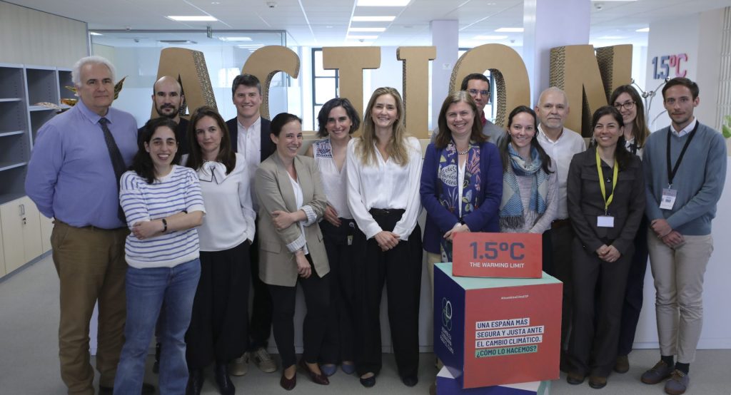 MADRID, 06/04/2026.- La Oficina Española de Cambio Climático (OECC), que celebra su 25 aniversario, ha desempeñado un "papel clave" para situar la acción climática en el centro de las políticas públicas del país, según ha destacado este lunes la vicepresidenta Sara Aagesen (c). Lo ha hecho durante una visita a la sede de ese organismo que se consolida hoy, al cumplir un cuarto de siglo, como "referente nacional e internacional en la lucha contra el cambio climático". EFE/ Ministerio para la Transición Ecológica y el Reto Demográfico/SÓLO USO EDITORIAL/SÓLO DISPONIBLE PARA ILUSTRAR LA NOTICIA QUE ACOMPAÑA (CRÉDITO OBLIGATORIO)