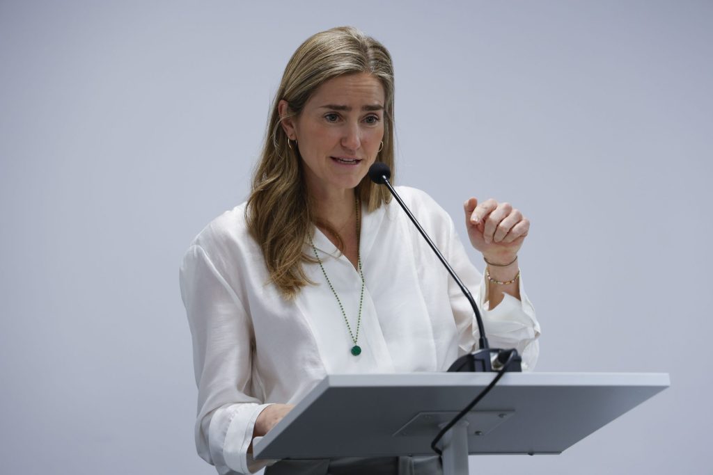 MADRID, 23/04/2026.-La vicepresidenta Tercera del Gobierno y ministra para la Transición Ecológica y el Reto Demográfico, Sara Aagesen, interviene en la presentación del nuevo 'Decálogo 2026 de recomendaciones para la comunicación del cambio climático y de la transición ecológica', este jueves en Madrid.- EFE/ María Aguilella Pardo