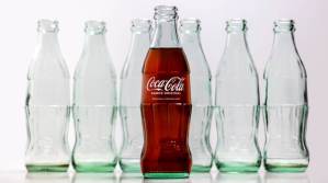 Imagen de un envase de vidrio de Coca-Cola. Cedida por Coca-Cola Europacific Partners Iberia (CCEP)