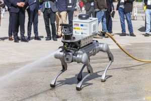 BURGOS, 05/05/2026.- Robótica, inteligencia artificial y simulación revolucionan la gestión forestal y la extinción de incendios con innovaciones como un robot cuadrúpedo que, a modo de perro-bombero, puede operar en entornos extremos y facilita las labores de extinción en zonas de difícil acceso. El robot, diseñado por el ITCL Centro Tecnológico de Castilla y León, se ha presentado en el I Congreso Internacional de Digitalización Forestal, que reúne en Burgos a 400 profesionales, entre expertos, instituciones y empresas, para analizar el impacto de la tecnología en la gestión forestal. EFE/ITCL Centro Tecnológico *****SOLO USO EDITORIAL/SOLO DISPONIBLE PARA ILUSTRAR LA NOTICIA QUE ACOMPAÑA (CRÉDITO OBLIGATORIO) *****