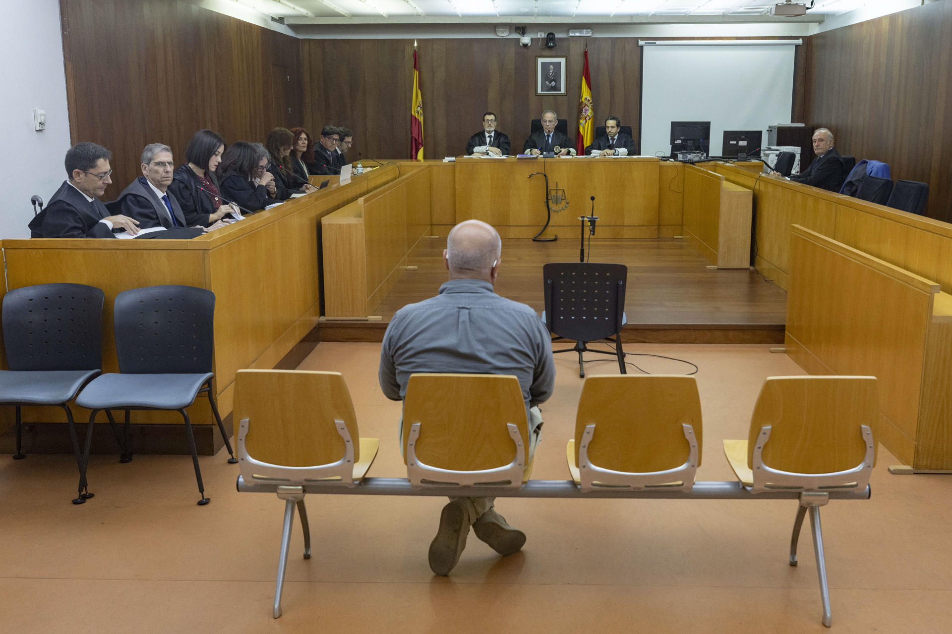 Vista de la sala de la Audiencia Provincial de Murcia, con sede en Cartagena, durante la vista oral del juicio contra dos empresas por vertidos contaminantes de salmuera en el Mar Menor efectuados entre 2015 y 2017, que, según organizaciones ecologistas, es el primer procedimiento judicial en España en el que un espacio natural se persona como acusación y víctima. EFE/Marcial Guillén