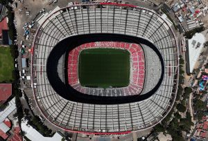 MEX8319. CIUDAD DE MÉXICO (MÉXICO), 27/03/2026.- Fotografía aérea del Estadio Azteca (Banorte) este viernes, en Ciudad de México (México). El Estadio Azteca, santuario del fútbol donde se hicieron campeones mundiales los míticos Pelé y Maradona, abrirá sus puertas mañana después de una remodelación capital, que ha rejuvenecido al recinto a unas semanas de cumplir 60 años. EFE/ Mario Guzmán
