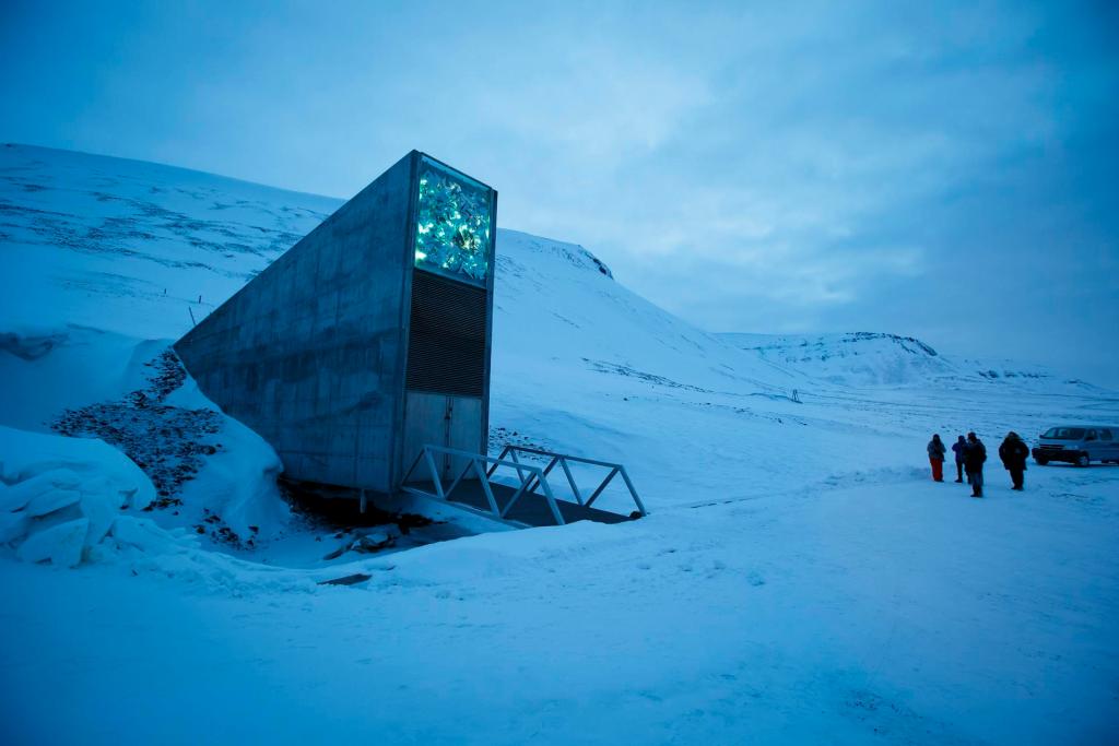 Entrada de la Bóveda Global de Semillas de Svalbard (SGSV), en una imagen tomada el 29 de febrero de 2016. EFE/Heiko Junge PROHIBIDO SU USO EN NORUEGA [PROHIBIDO SU USO EN NORUEGA]