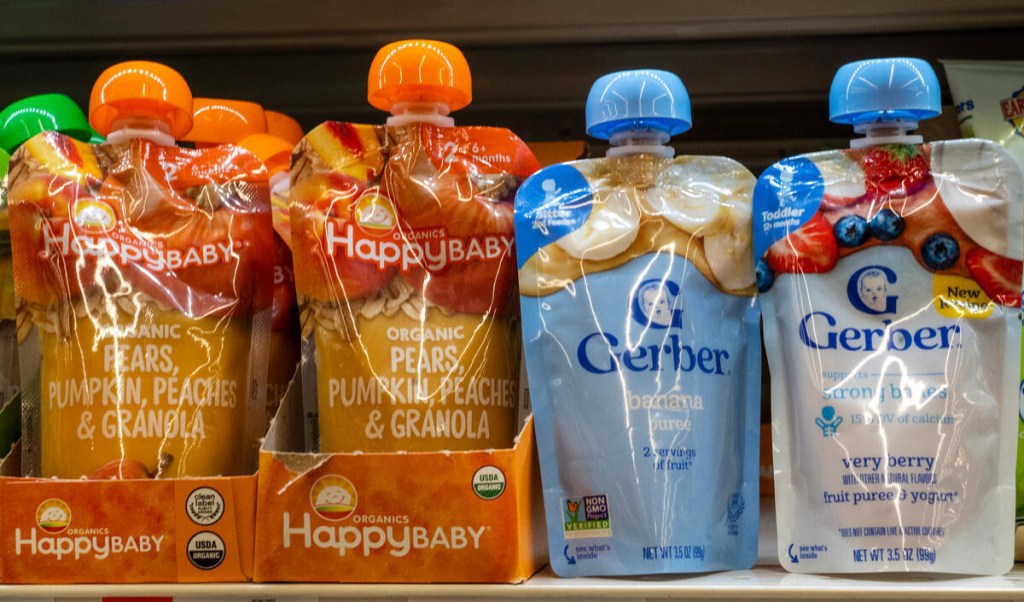 Greenpeace detecta microplásticos en alimentos para bebés envasados en bolsas exprimibles. © Greenpeace