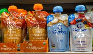 Greenpeace detecta microplásticos en alimentos para bebés envasados en bolsas exprimibles. © Greenpeace