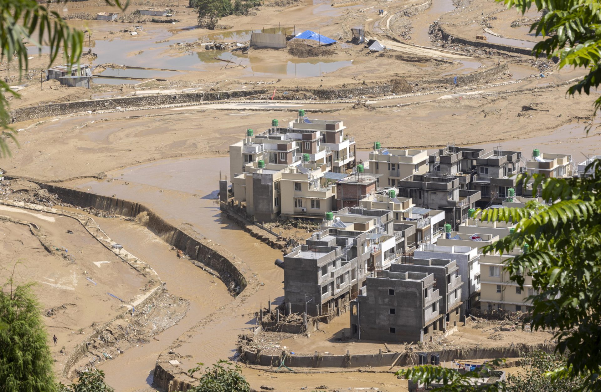 Kathmandu (Nepal), 30/09/2024.- A view of a flooded area in Kathmandu, Nepal, 30 September 2024. At least 193 people are dead by landslides and floods that occurred in all over Nepal due to torentital rainfall on 28 September 2024, according to Nepal Police. (Inundaciones, deslizamiento de tierras) EFE/EPA/NARENDRA SHRESTHA