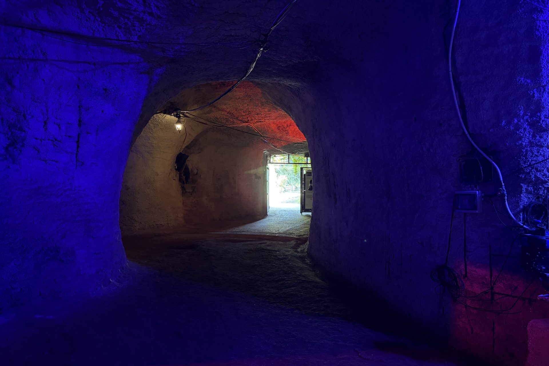 ROMA, 10/07/2026.- Cantera de la Caffarella de Roma, ejemplo para el proyecto de futuros 'refugios climáticos' que las autoridades de la capital sondean para ofrecer espacios frescos en el futuro ante las olas de calor extremo. Roma ya sondea la posibilidad de convertir en 'refugios climáticos' algunas grutas bajo su subsuelo... aunque antes de disfrutar de su frescor habrá que analizarlas y, sobre todo, garantizar su salubridad. EFE/Gonzalo Sánchez