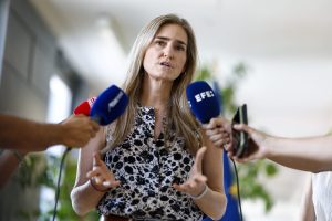 MADRID, 30/07/2026.- La vicepresidenta del Gobierno y ministra para la Transición Ecológica y el Reto Demográfico, Sara Aagesen, realiza declaraciones este jueves en el Centro de Coordinación de la Información Nacional de Incendios Forestales en Madrid.- EFE/ Rodrigo Jiménez