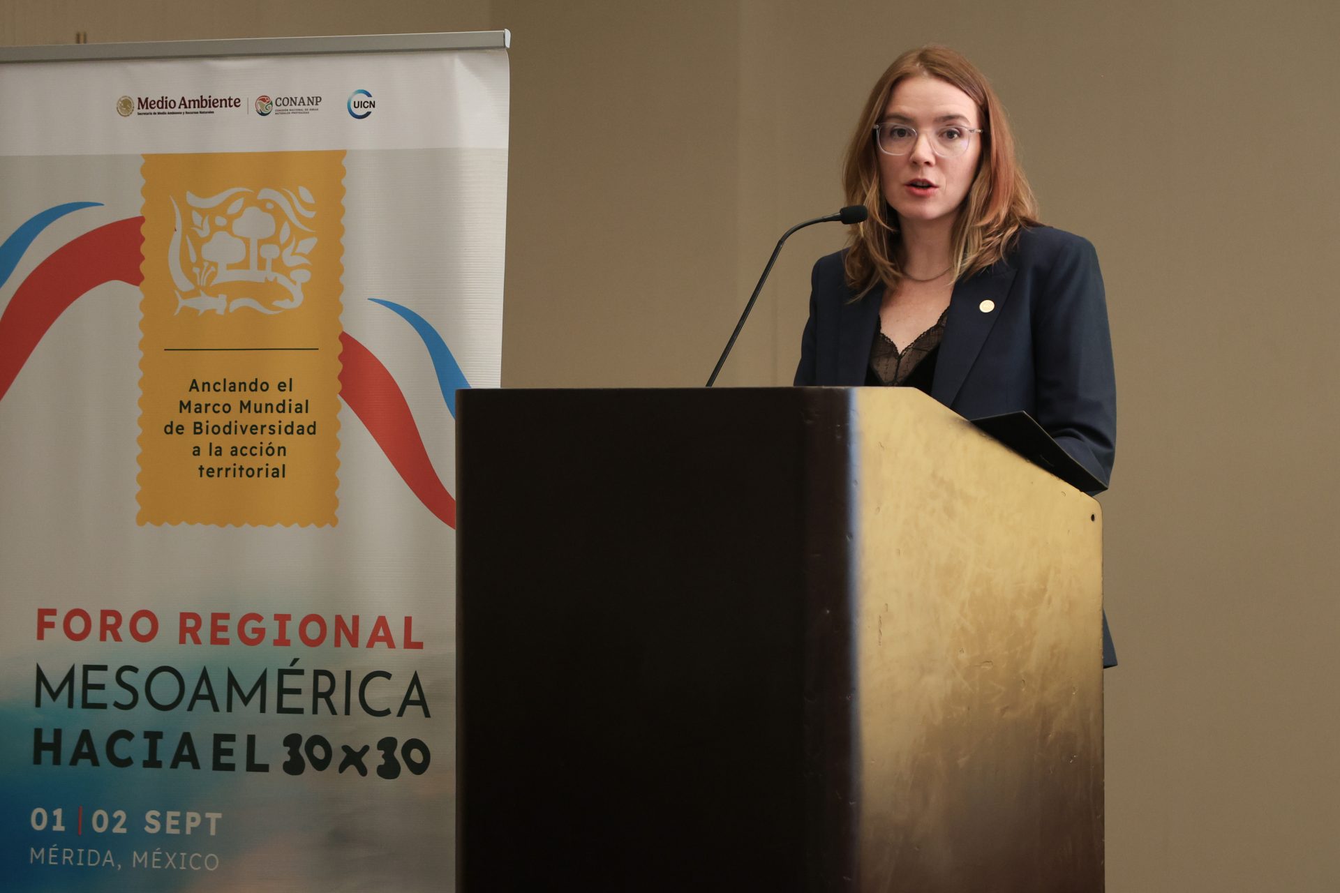 Fotografía cedida por la Unión Internacional para la Conservación de la Naturaleza (UICN) que muestra a la directora regional de la UICN para México, América Central y el Caribe, Úrsula Parrilla, hablando durante la apertura oficial del Foro Regional Mesoamérica hacia el 30x30, en Mérida, Yucatán (México). EFE/ Óscar Villeda/ Unión Internacional para la Conservación de la Naturaleza /SOLO USO EDITORIAL/ NO VENTAS/ SOLO DISPONIBLE PARA ILUSTRAR LA NOTICIA QUE ACOMPAÑA (CRÉDITO OBLIGATORIO)