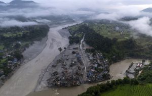 Devighat (Nepal), 07/09/2026.- An aerial view of Devighat, one of the flood affected villages in Nuwakot district, Nepal, 07 September 2026. Nepal is observing a national day of mourning on 07 September on the 13th day following devastating flash floods. More than 1,200 people have been killed, and over 4,000 remain missing across northern Nepal after a glacial collapse and avalanche-triggered flash floods and mudslides along the Bhotekoshi and Trishuli river valleys near the Nepal-Tibet border, causing widespread destruction to settlements and infrastructure, according to the National Disaster Risk Reduction and Management Authority (NDRRMA). (Inundaciones) EFE/EPA/NARENDRA SHRESTHA