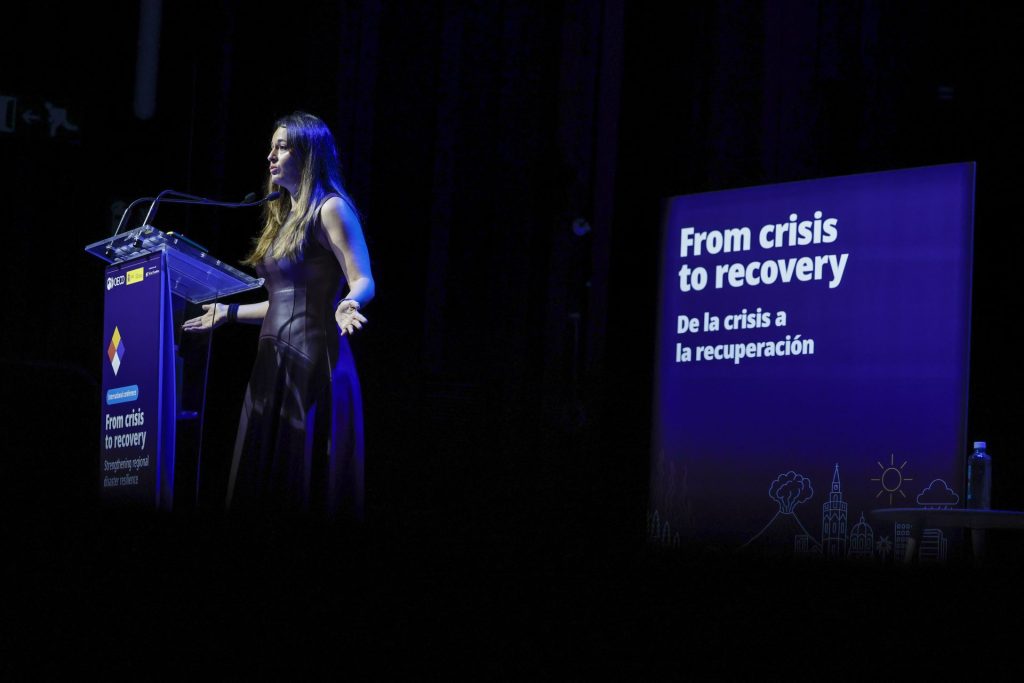 La comisionada especial para la Reconstrucción y Reparación de los Daños Provocados por la DANA, Zulima Pérez, durante la primera jornada de la conferencia internacional 'De la crisis a la recuperación: fortaleciendo la resiliencia regional', que busca redefinir la gestión y recuperación ante desastre climáticos y en la que participan ministros del Gobierno de España, representantes autonómicos y locales, del sector privado, de la sociedad civil -incluidas asociaciones que representan a afectados por las inundaciones de la dana de 2024- y expertos y gobiernos de varios países. EFE/Manuel Bruque