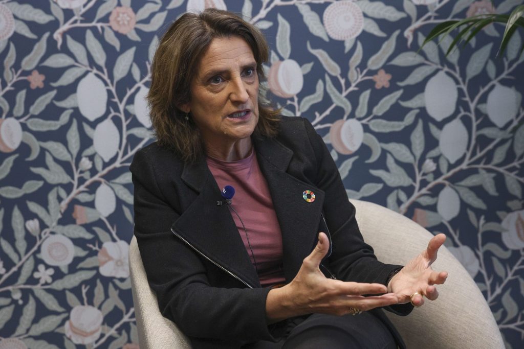 BRUSELAS, 26/10/2026.- La vicepresidenta de la Comisión Europea Teresa Ribera celebró este lunes la victoria de Luiz Inácio Lula da Silva en las elecciones presidenciales de Brasil, que consideró importante para la democracia, la lucha contra las desigualdades y la protección de la Amazonía. "La victoria de Lula es importante para la democracia, para la lucha contra las desigualdades. Es importante la defensa de la Amazonía y es importante en el contexto de cooperación multilateral", declaró Ribera en una entrevista con EFE. EFE/ Olatz Castrillo